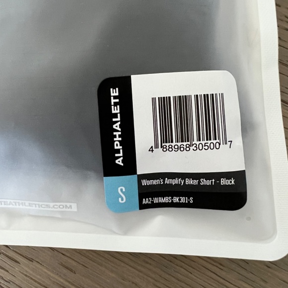 ALPHALETE - Women's Amplify Biker Short (Black - Small) - Picture 3 of 7